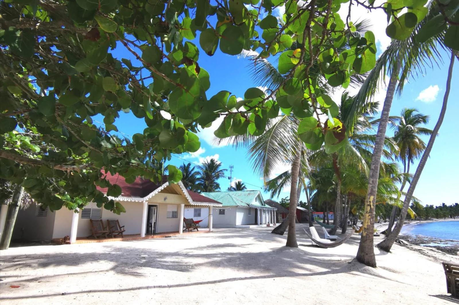 Saona Beach House - Bed And Breakfast Mano Juan Exterior photo